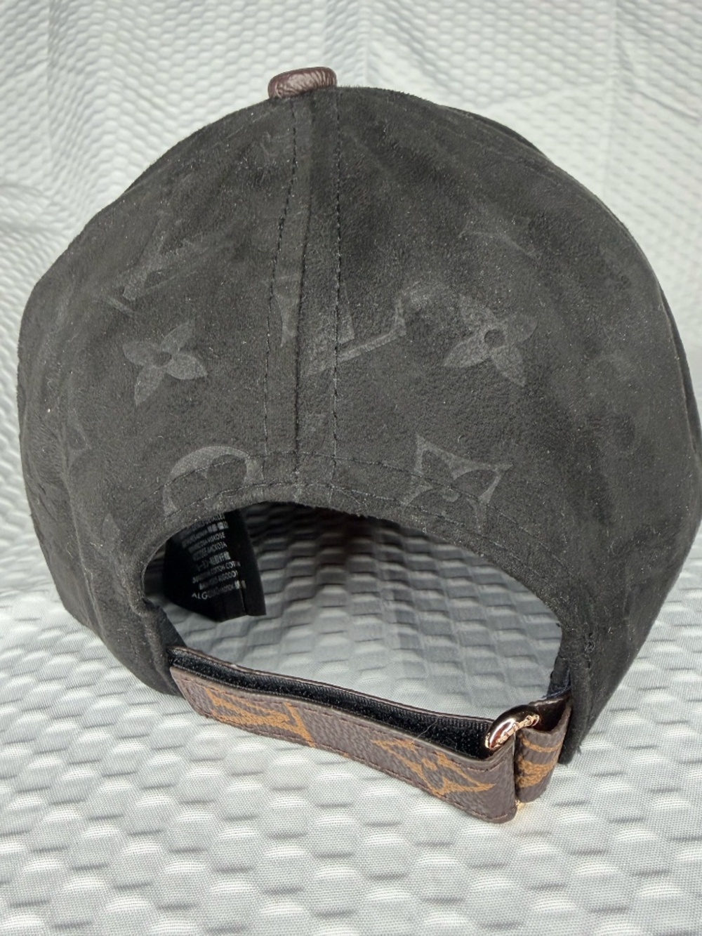 LOUIS VUITTON CAP OU PAS MONOGRAM CANVAS AND SUEDE CAP EXCELLENT - Picture 6 of 6